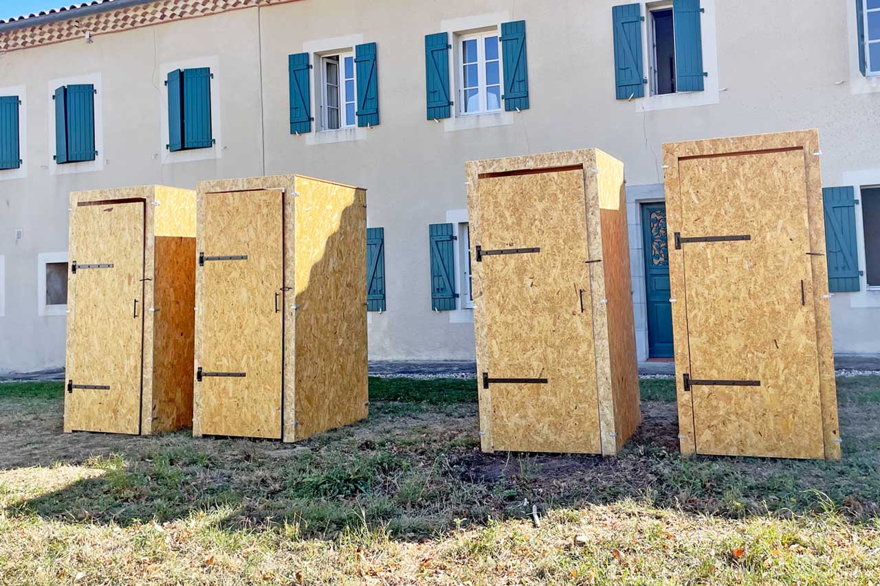 Fabriquer des toilettes sèches. la meilleure solution pour la cabane.