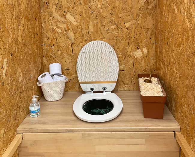 location toilette seche standard vue interieure cabine