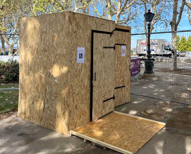 location toilettes seches pmr avec rampe d' accès