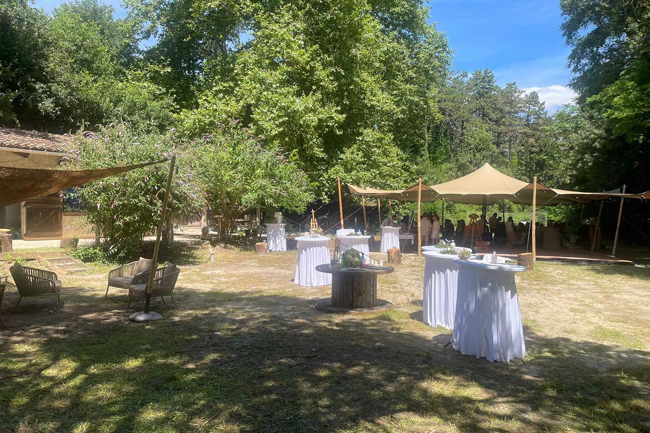 tente anniversaire maison en extérieur