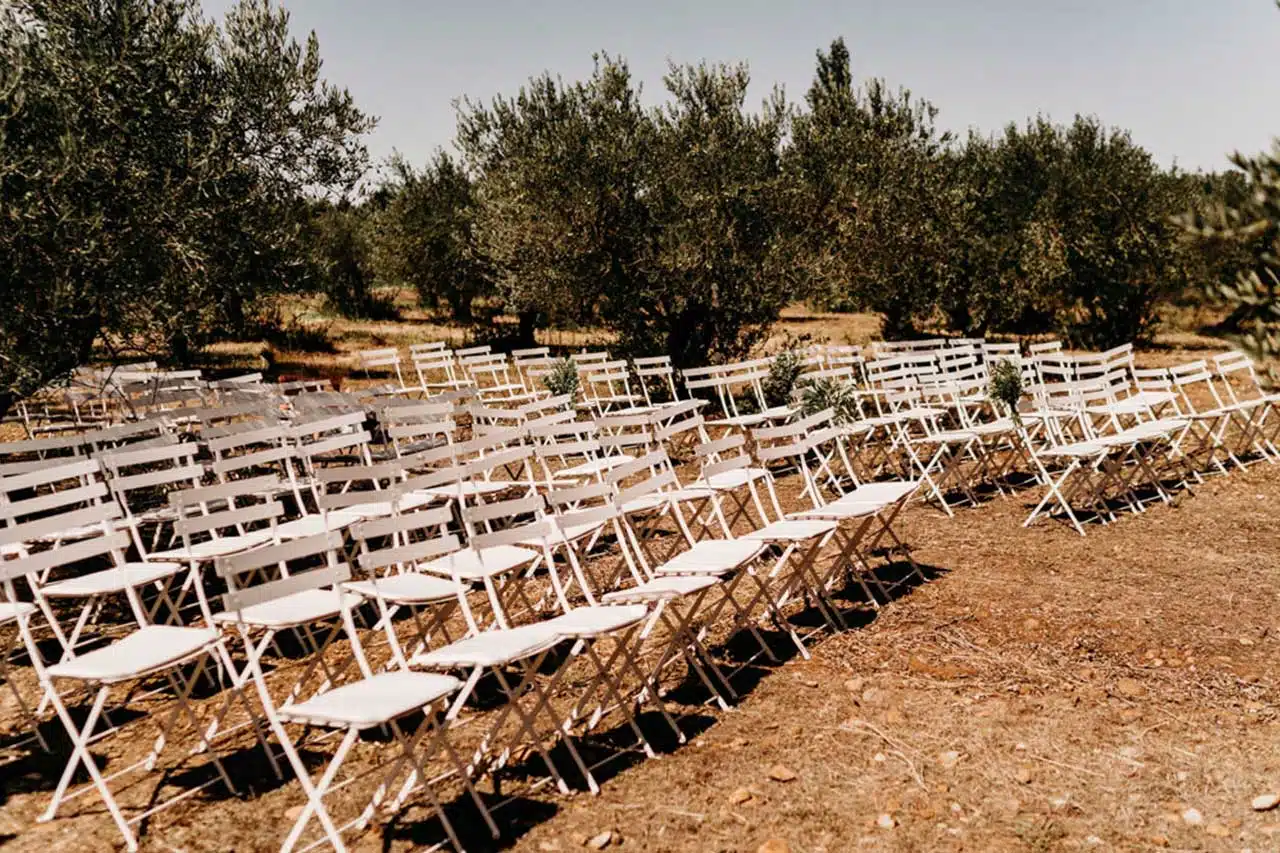 cérémonie laïque à la maison chaises square