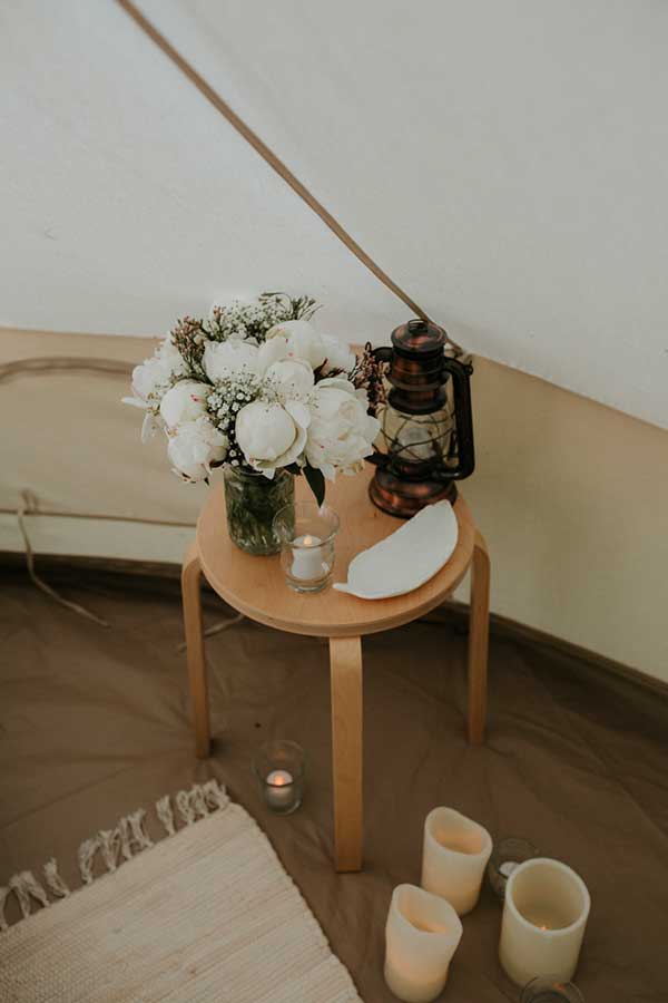 décoration de tente d'hébergement mariage glamping