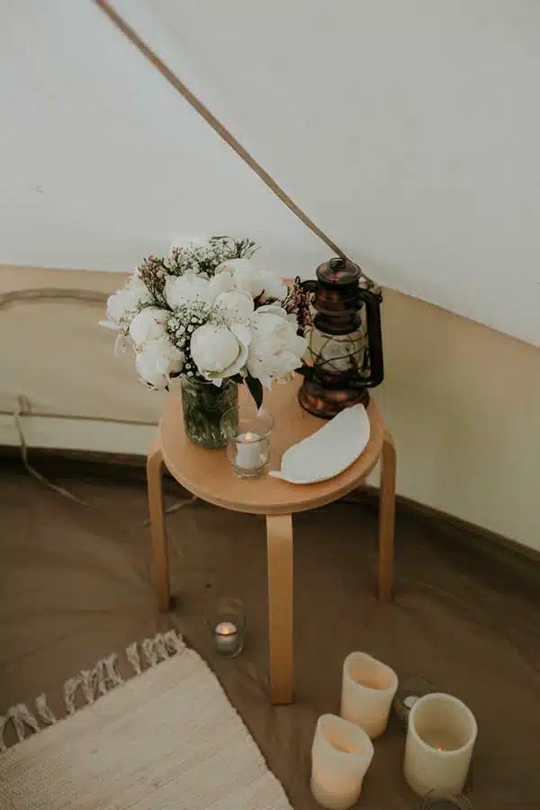 décoration de tente d'hébergement mariage glamping
