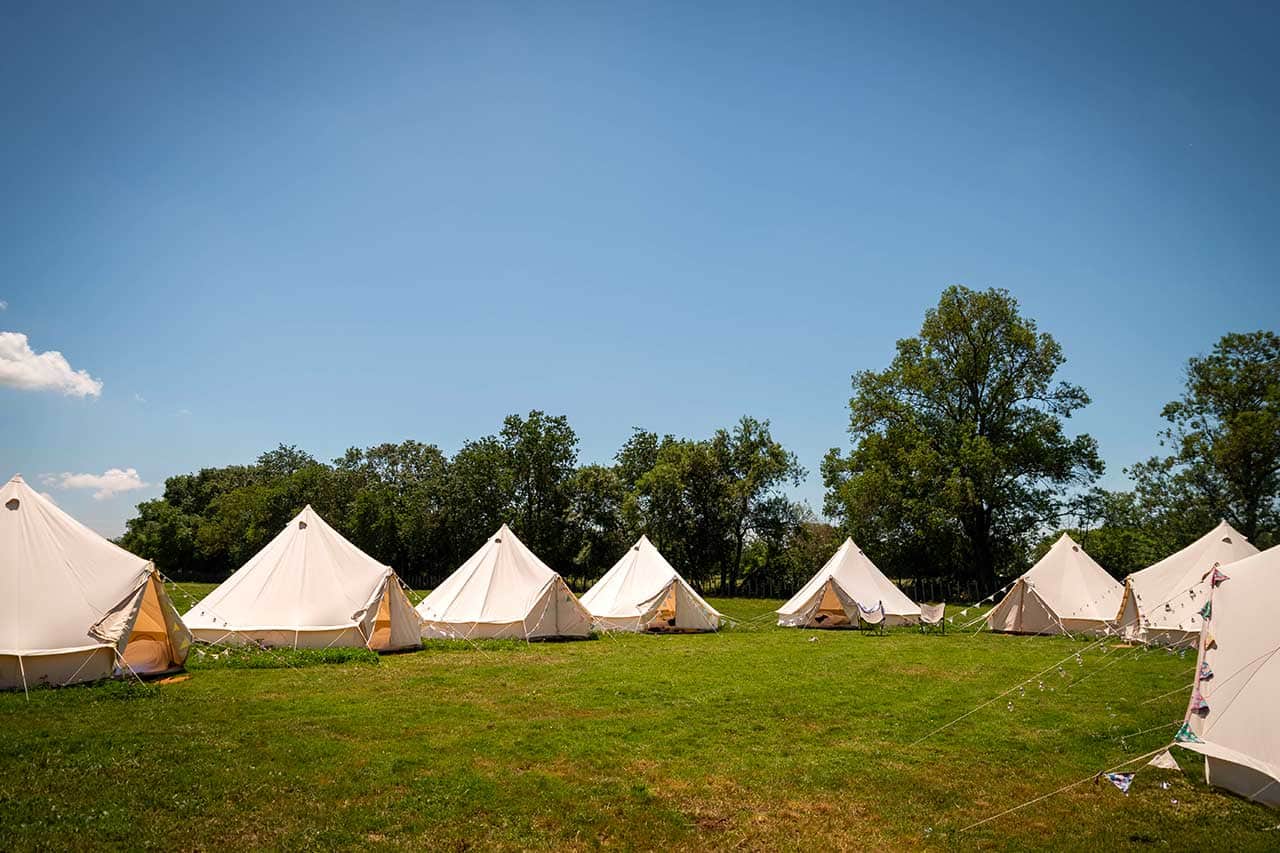 hébergement sous tipis lodge mariage