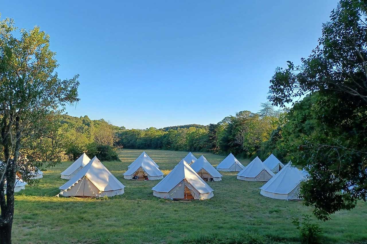 idée cousinade originale sous tente tipi