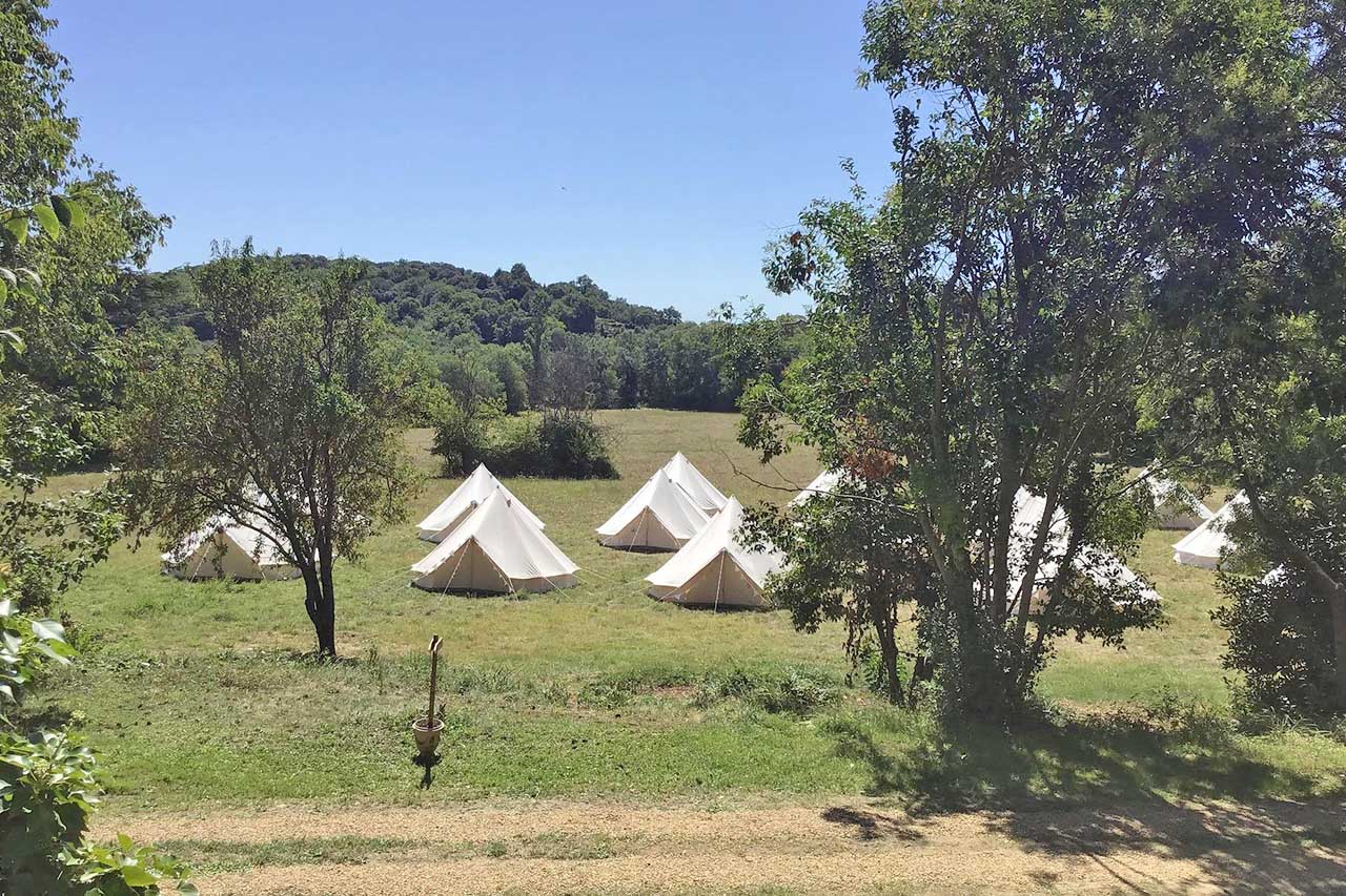 idée cousinade originale sous tente tipi