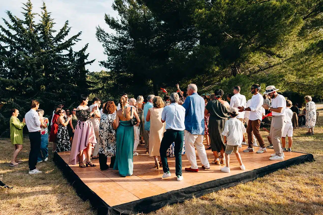 piste de danse mariage jardin