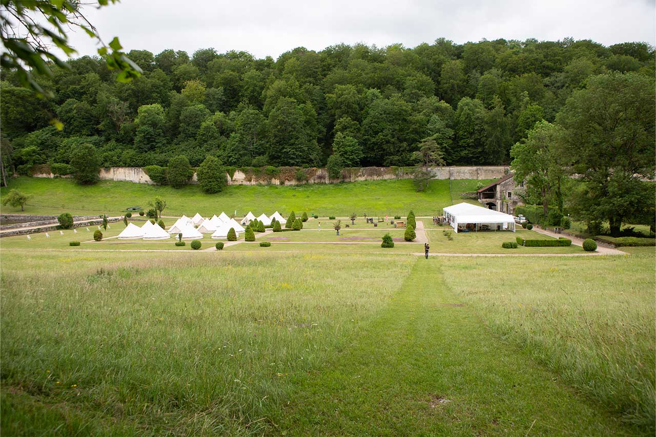 séminaire nature game of throne sous tente tipi