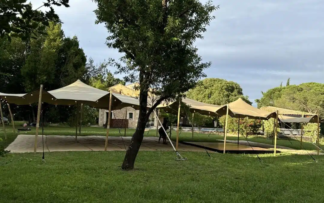 Votre guide complet pour la location de tentes événementielles en Occitanie : de la demande de devis à l’installation