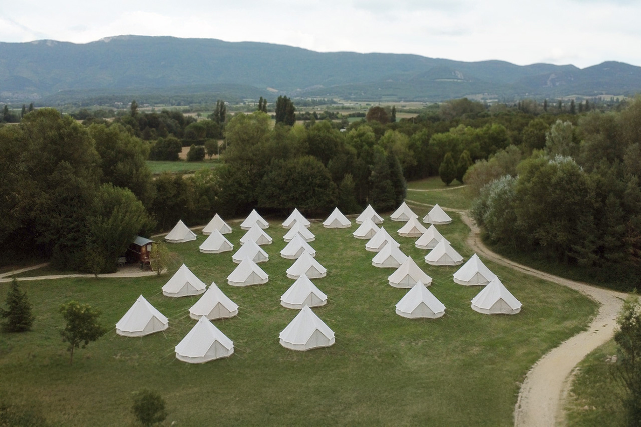 village de tipis pour séminaire