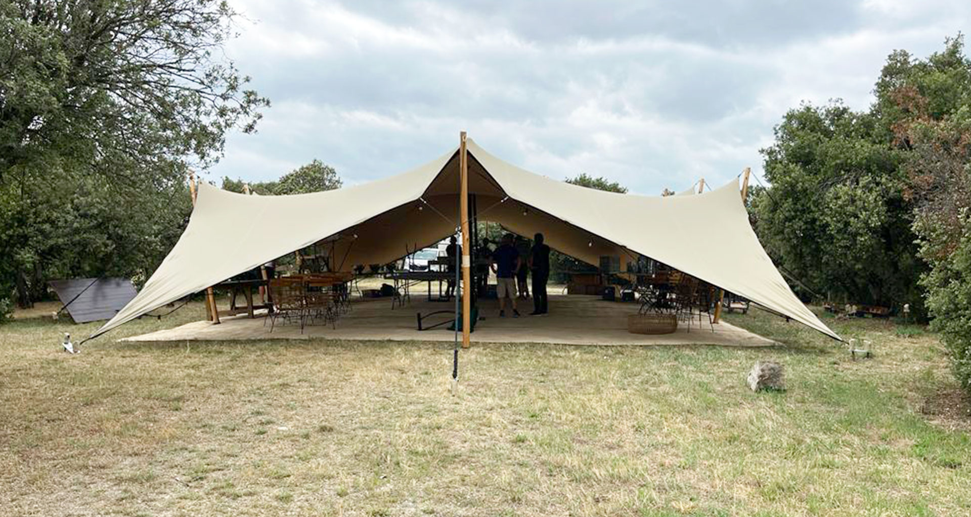 Location de tente pour rassemblement professionnel