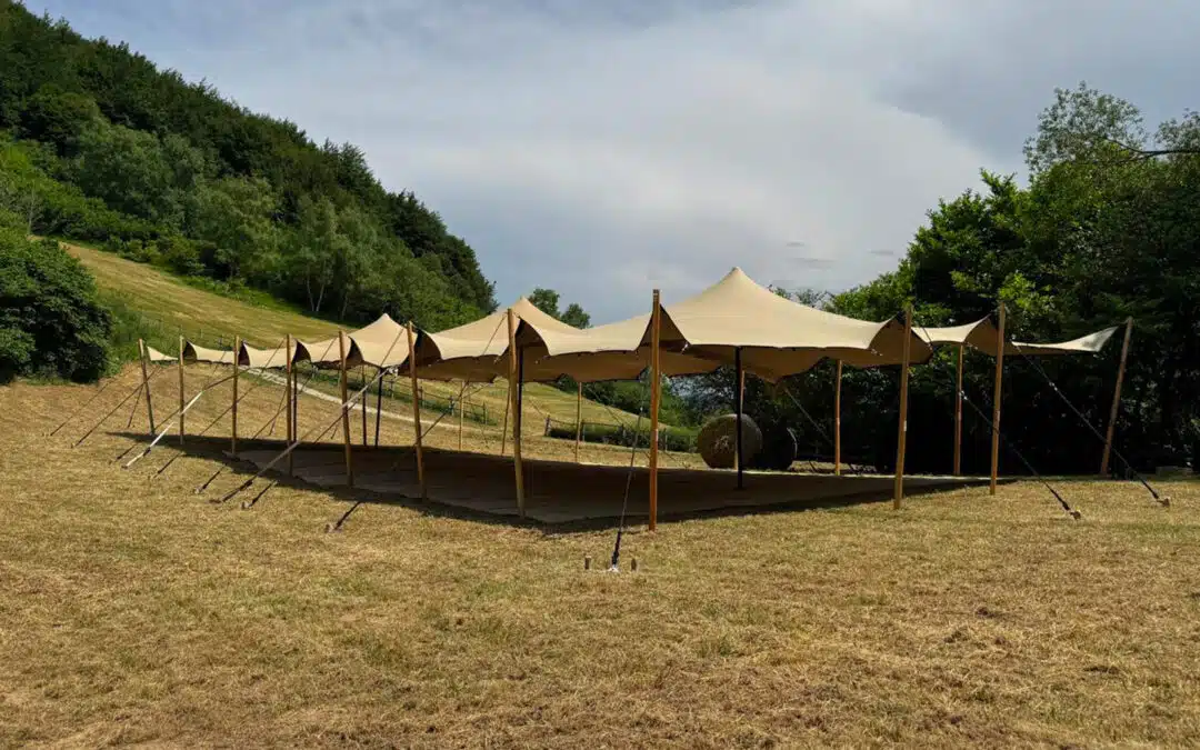 Séminaires uniques en tente : osez le luxe discret au cœur de la nature