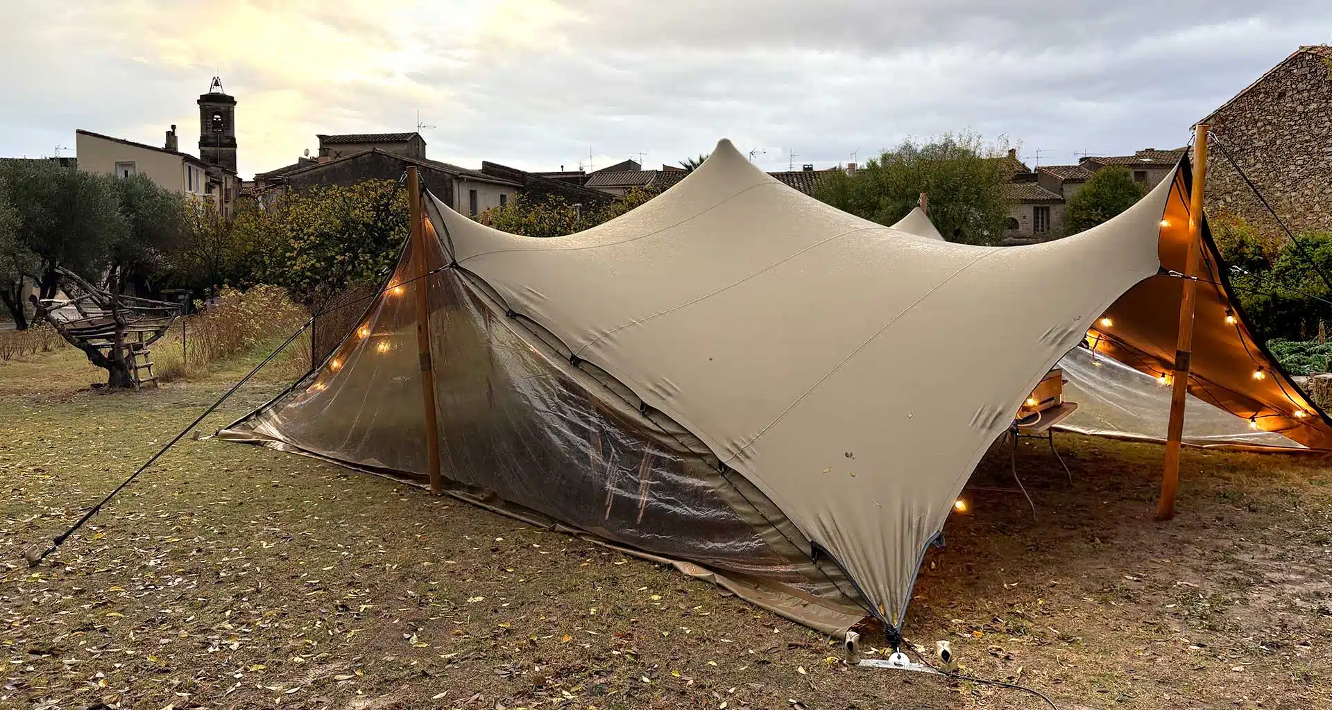 Tente nomade avec protection pour la pluie